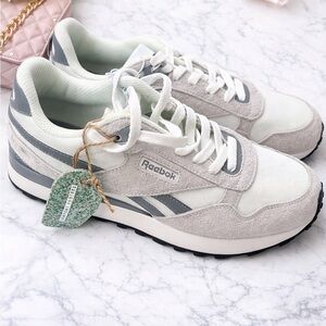 Reebok Women's Sneakers in Light Gray and White